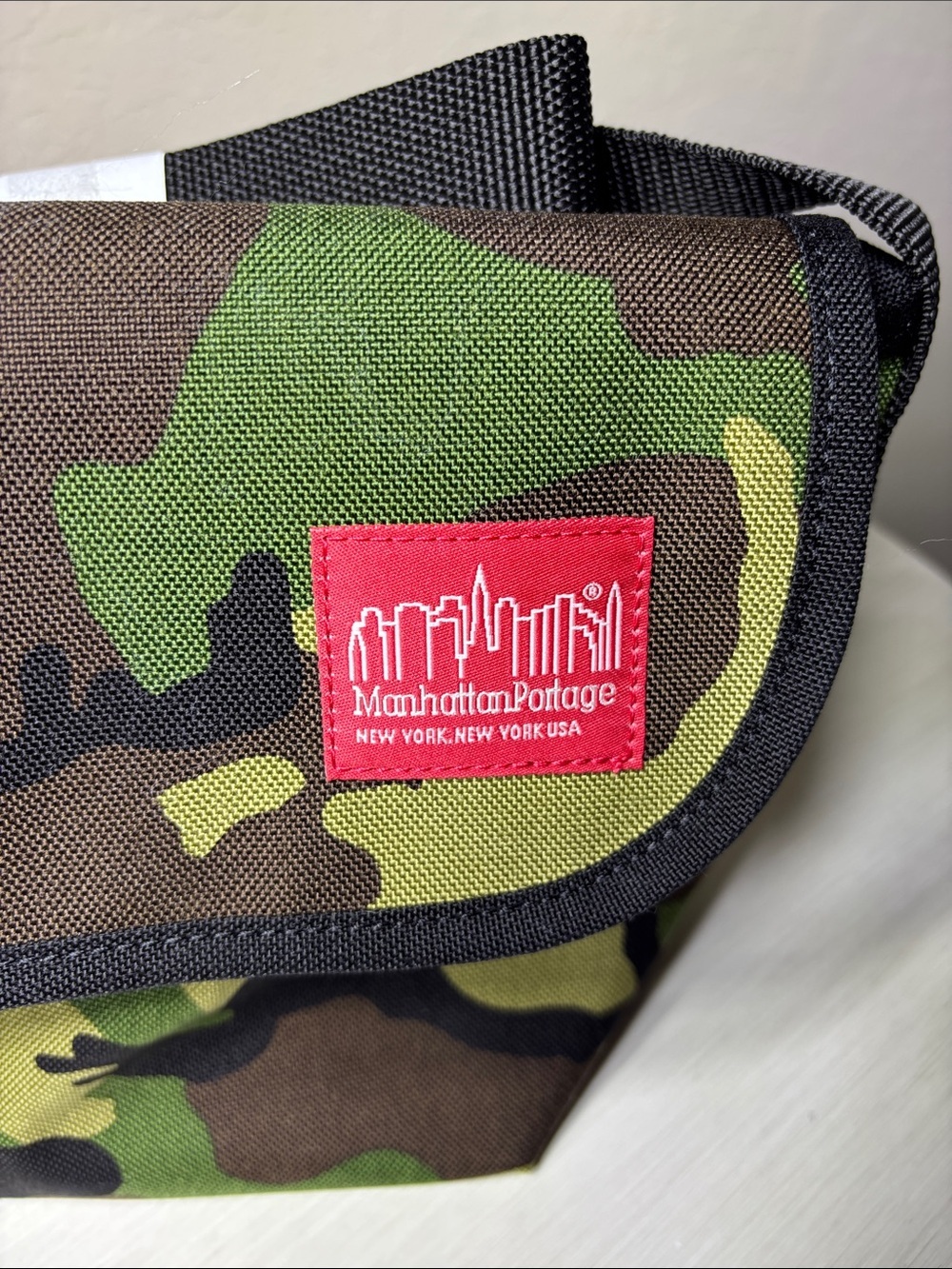 Manhattan Portage Mini NY Casual
Messenger Bag XXS Camo Cordura 1603 NWT - Picture 5 of 11